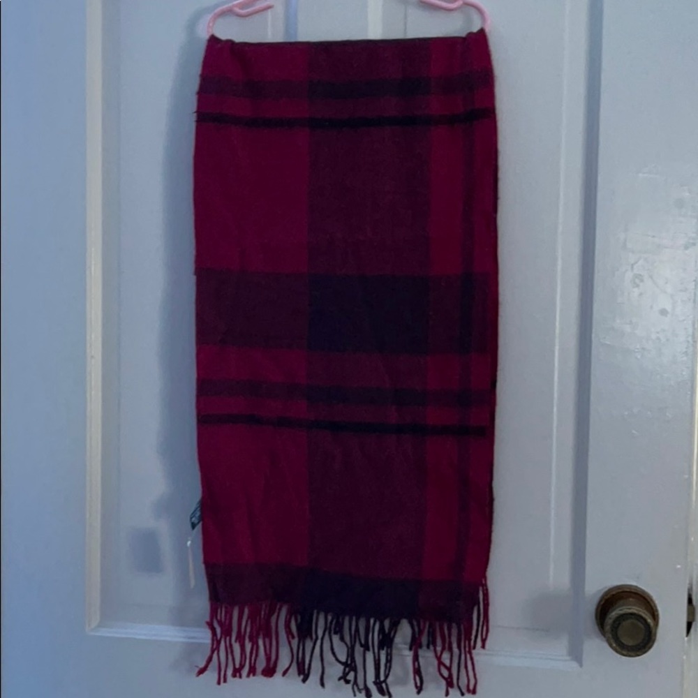 NWT (rare) New York & Company scarf